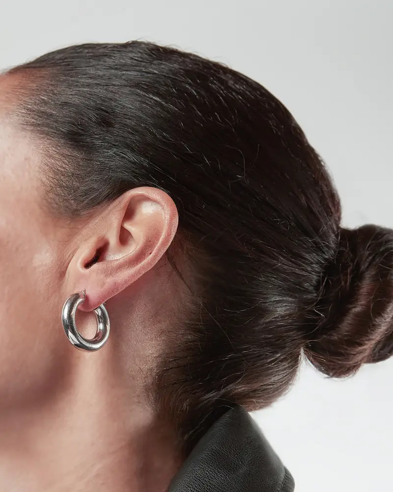 Orecchino A Cerchio Bold Loop In Argento Rodiato Lucido miniatura 2