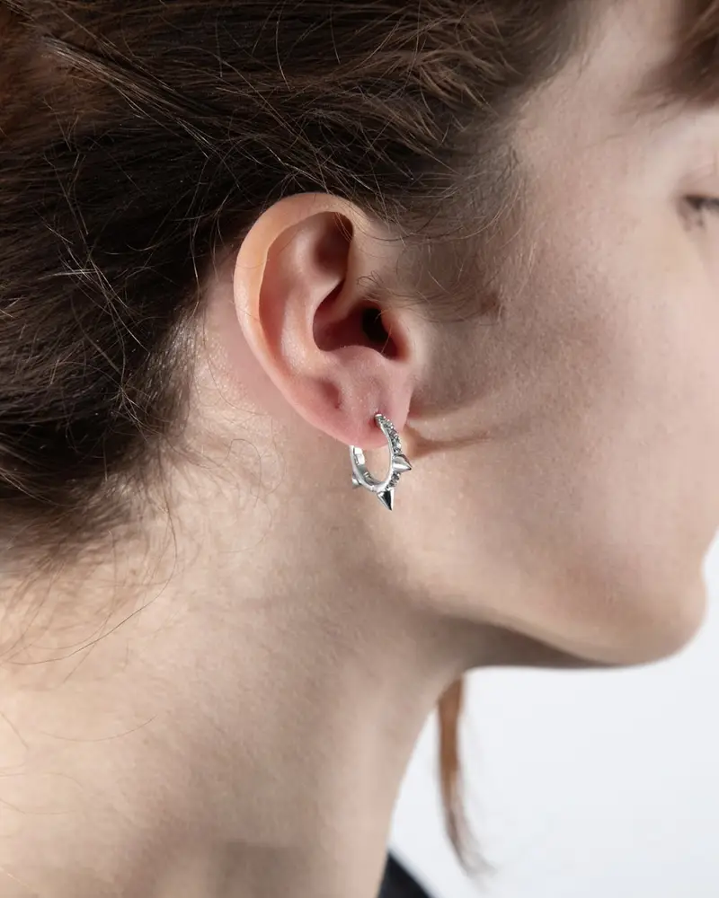 Orecchino A Cerchio In Argento Con Brillanti Con 3 Punte Cono Lucido miniatura 2