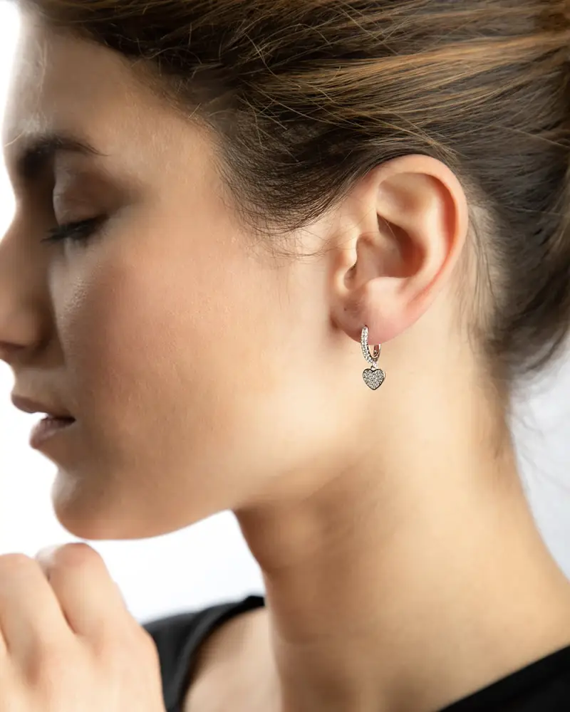 Orecchino Con Charm A Cuore Con Brillanti Lucido miniatura 2