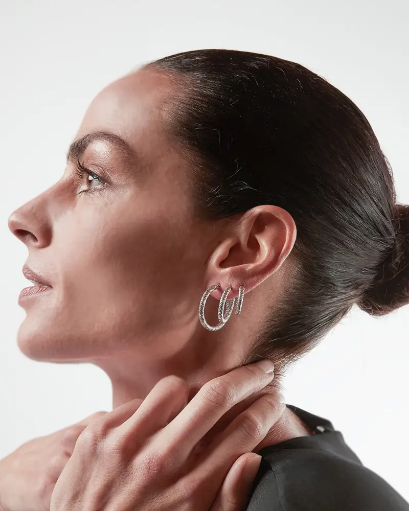 Orecchino Diamond Hoop Grande In Argento Rodiato Lucido miniatura 2