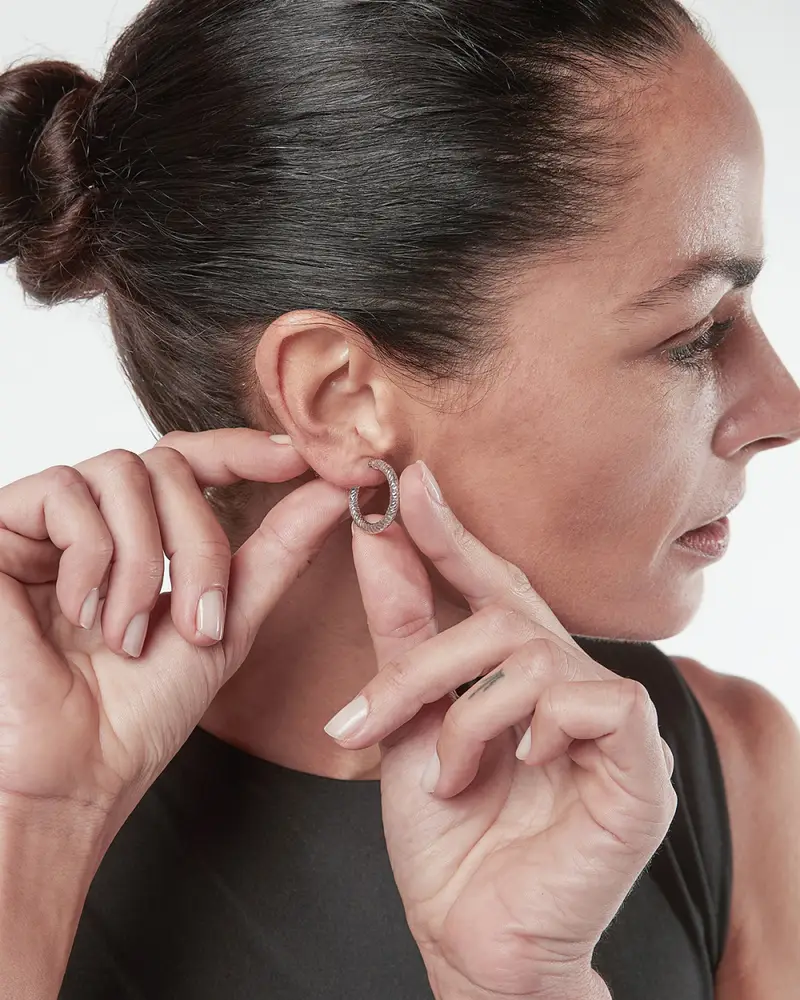 Orecchino Diamond Hoop Medio In Argento Rodiato Lucido miniatura 2