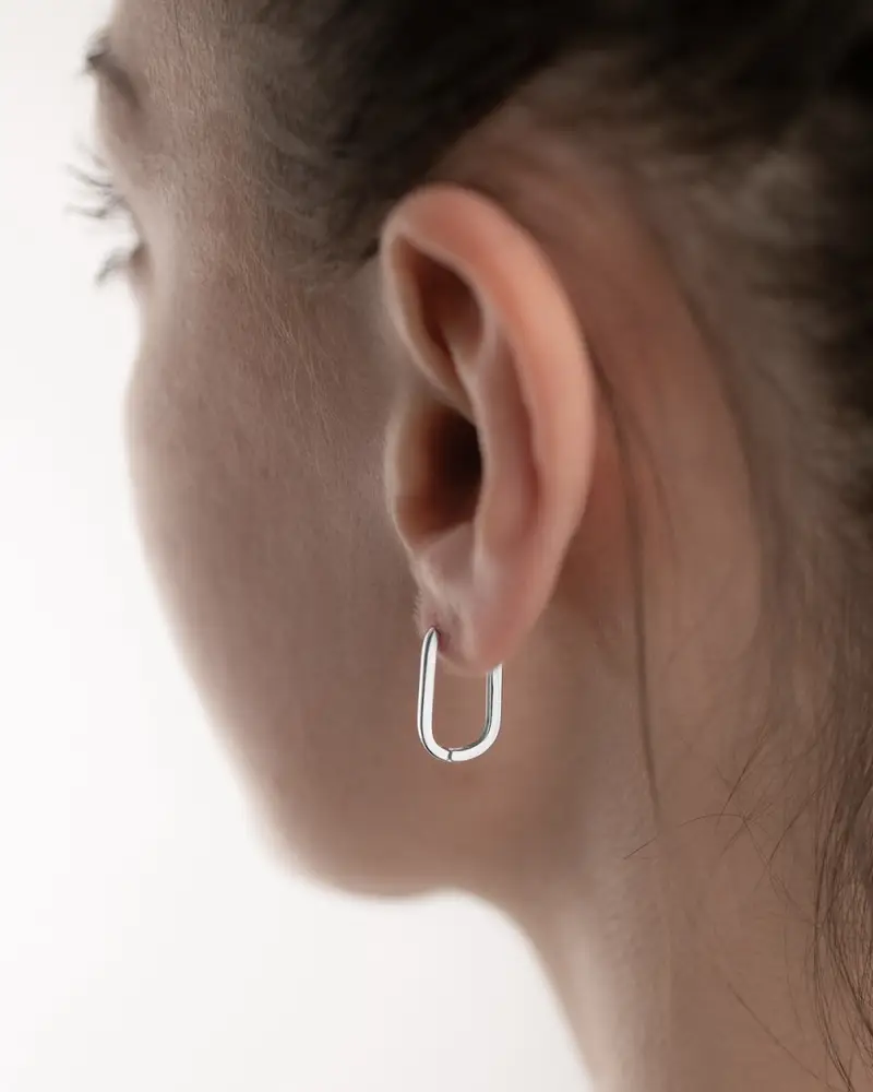 Orecchino Ovale Squadrato Piccolo Slim In Argento Rodiato Lucido miniatura 2