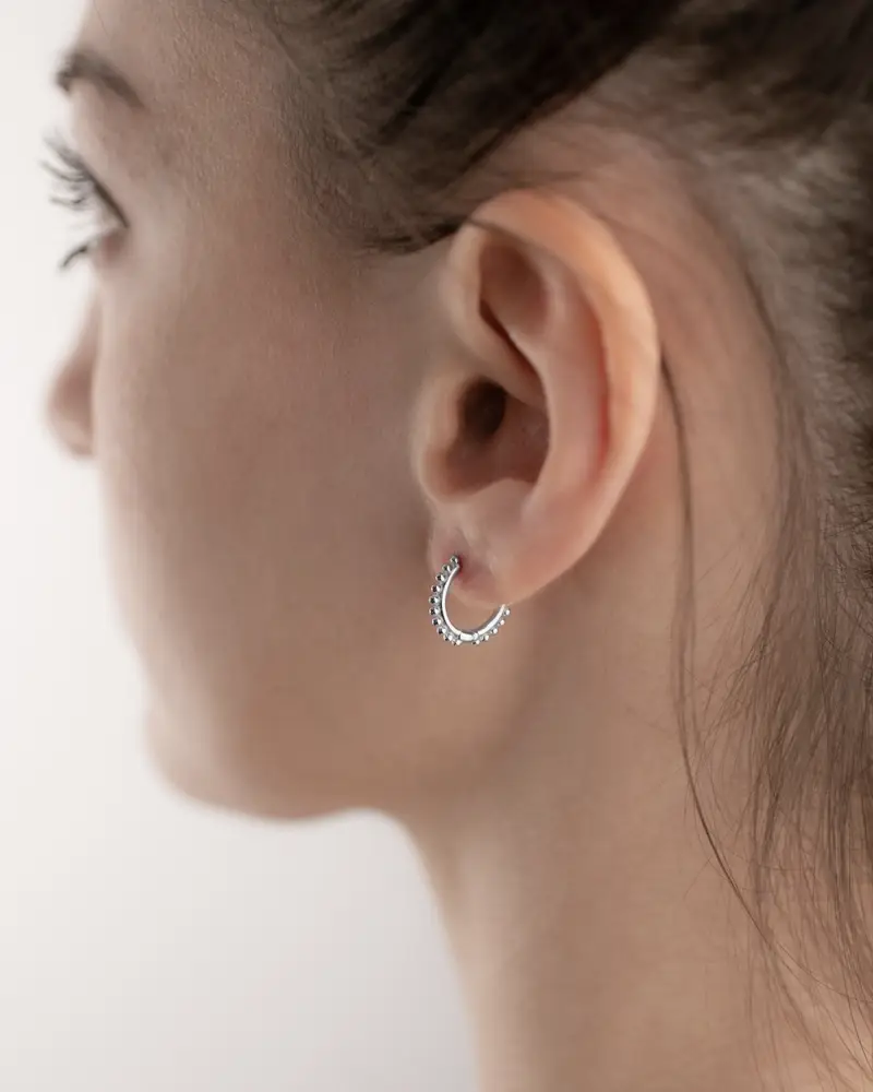 Orecchino Piercing Etnico Medio In Argento Rodiato Lucido miniatura 2