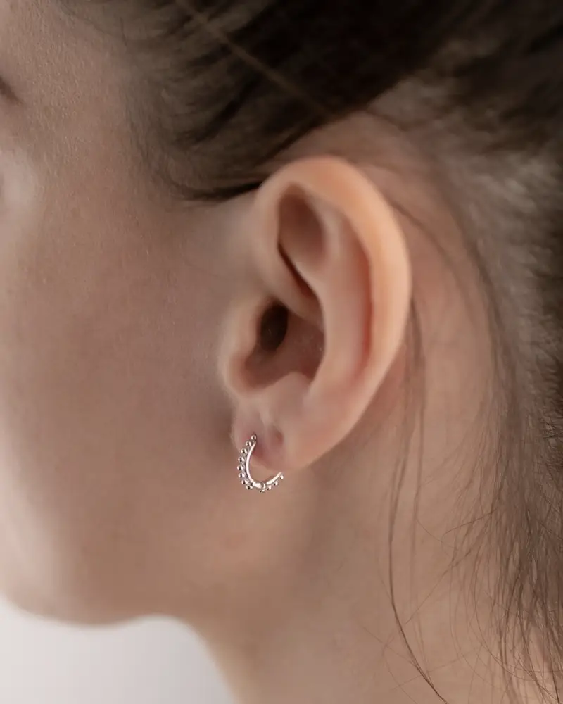 Orecchino Piercing Etnico Piccolo In Argento Rodiato Lucido miniatura 2