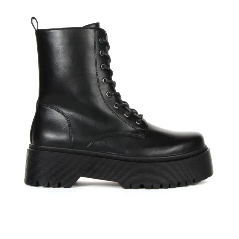 Anfibi neri con lacci e suola platform