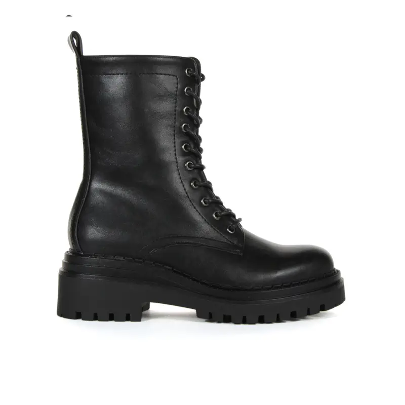 Anfibi neri con lacci