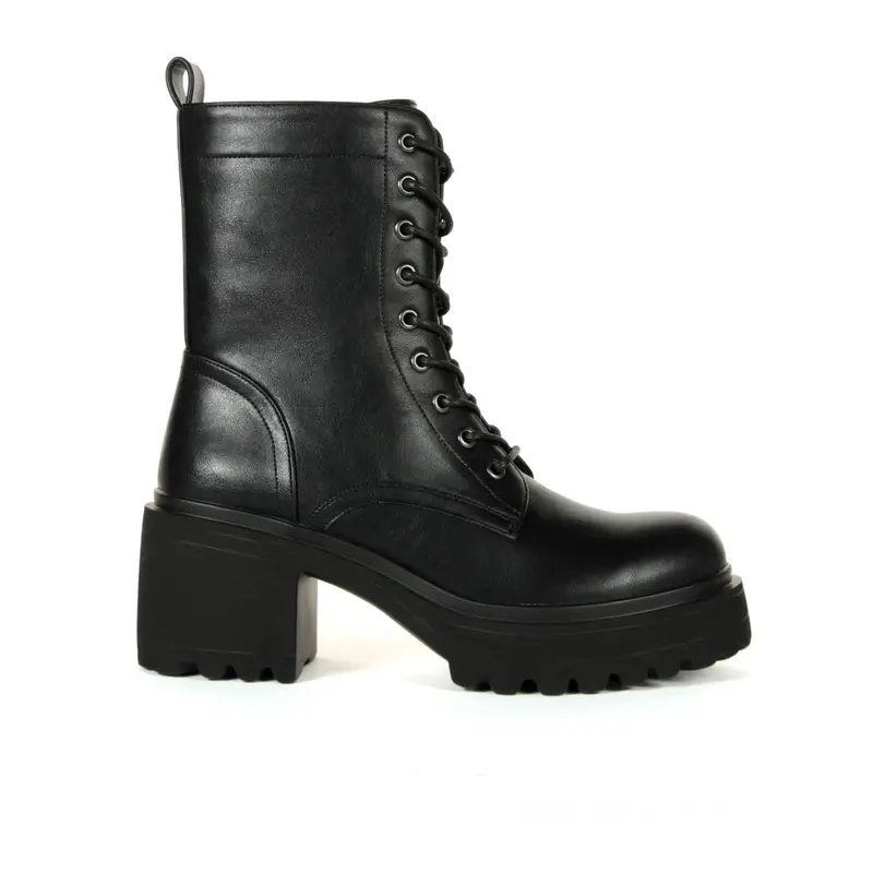 Anfibi neri con tacco in gomma e plateau