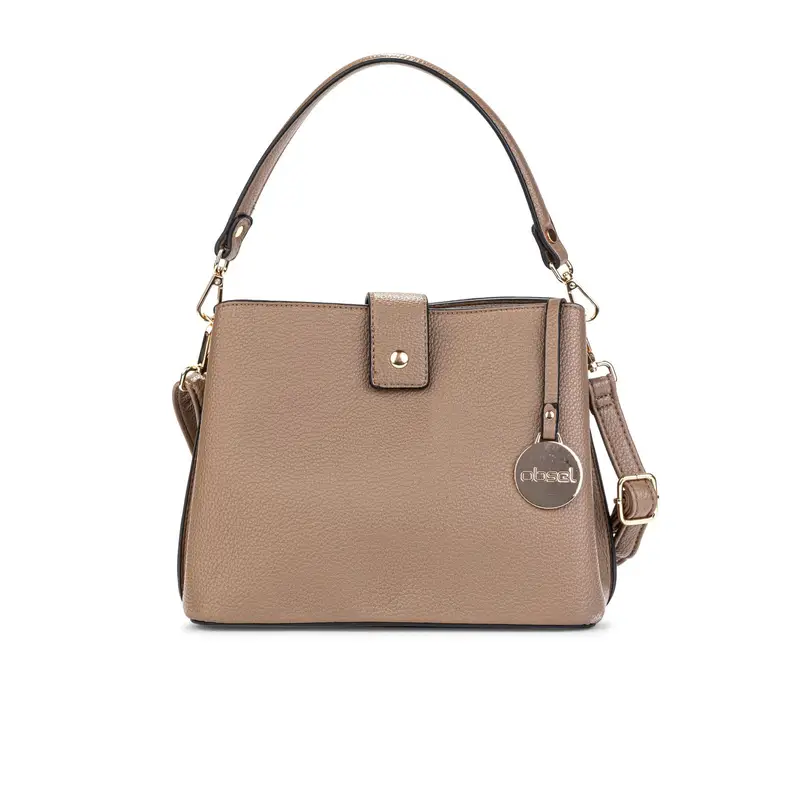 Borsa beige con chiusura bottone automatico e tracolla removibile