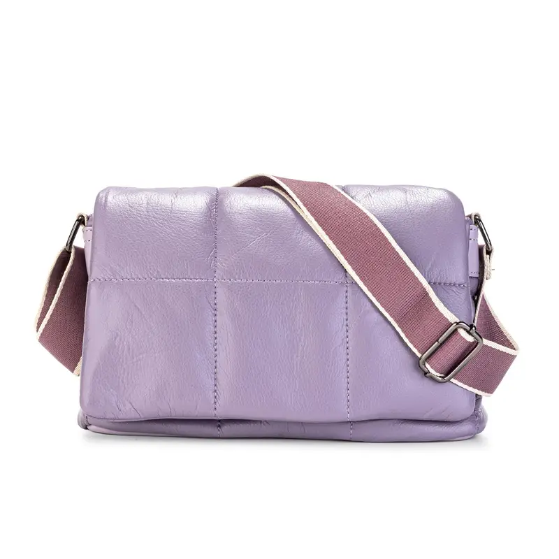 Borsa viola effetto trapuntato con maxi tracolla in tessuto