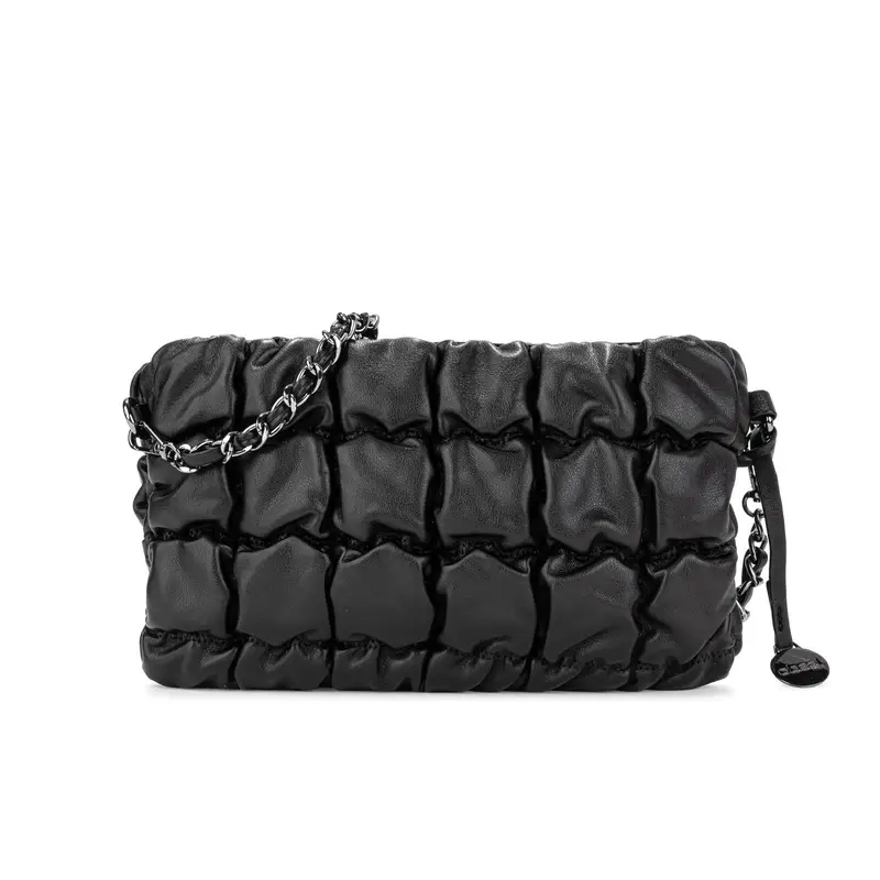 Borsetta nera effetto trapuntato con tracolla in catena