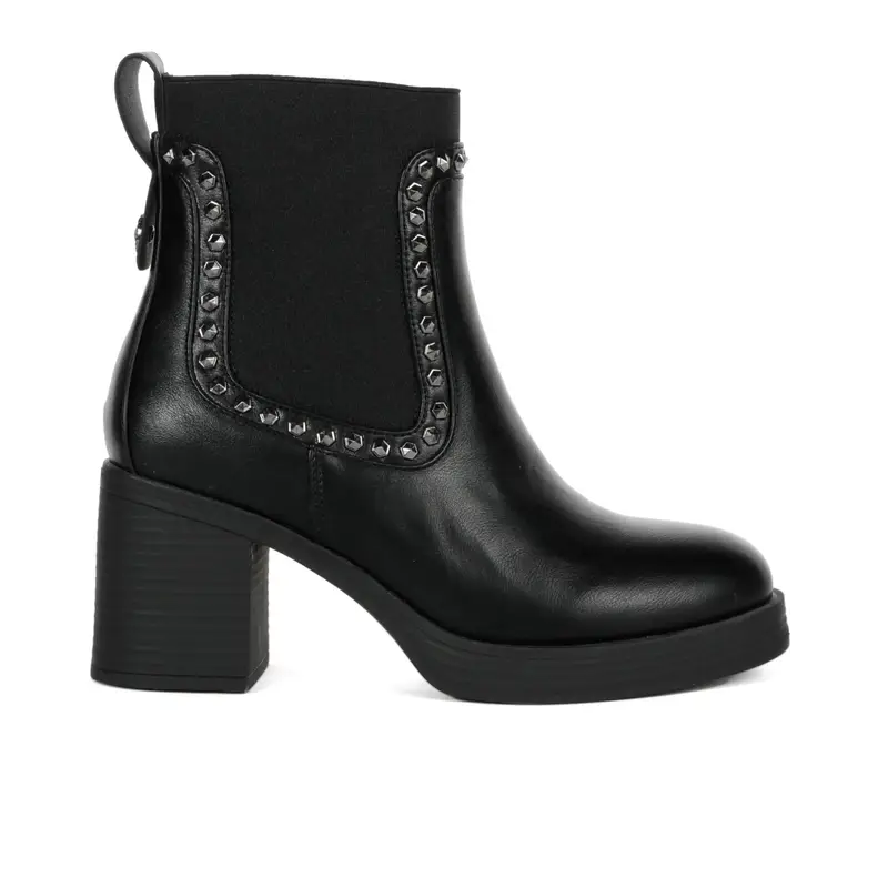 Chelsea neri con borchie e tacco largo