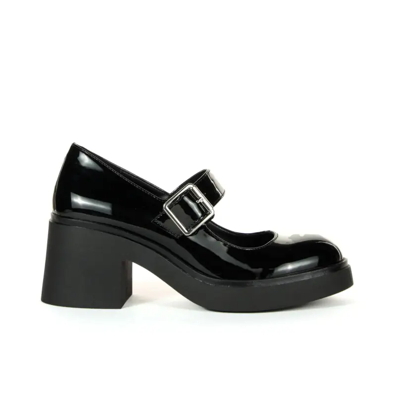 Decolletè nere con tacco medio largo, plateau e cinturino