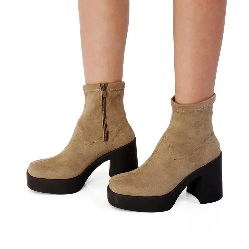 Stivaletti marroni a calzino con tacco alto largo e plateau