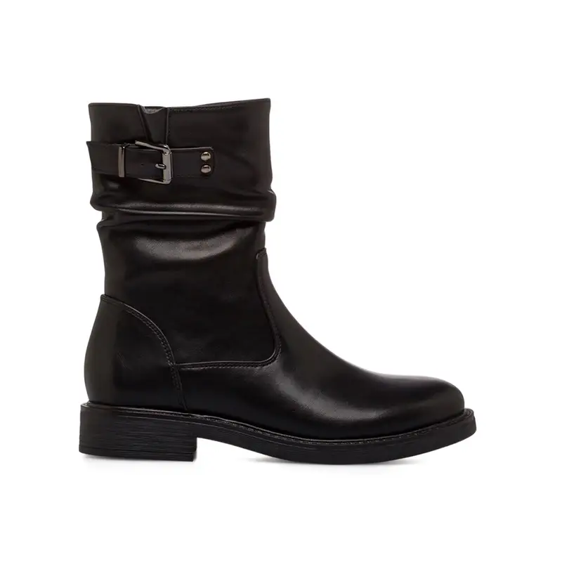 Stivaletti neri bassi con fibbie e gambale arricciato