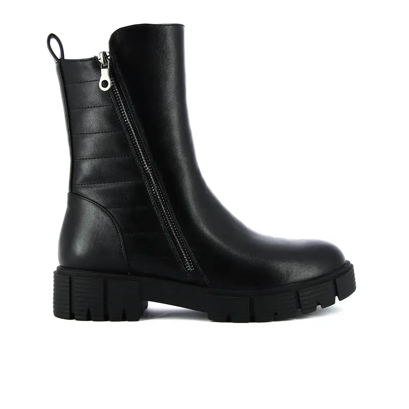 Stivaletti neri bassi con zip e gambale alto