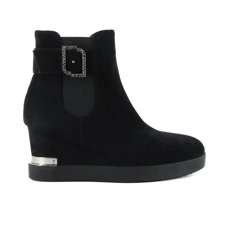 Stivaletti neri con zeppa e fibbia con strass