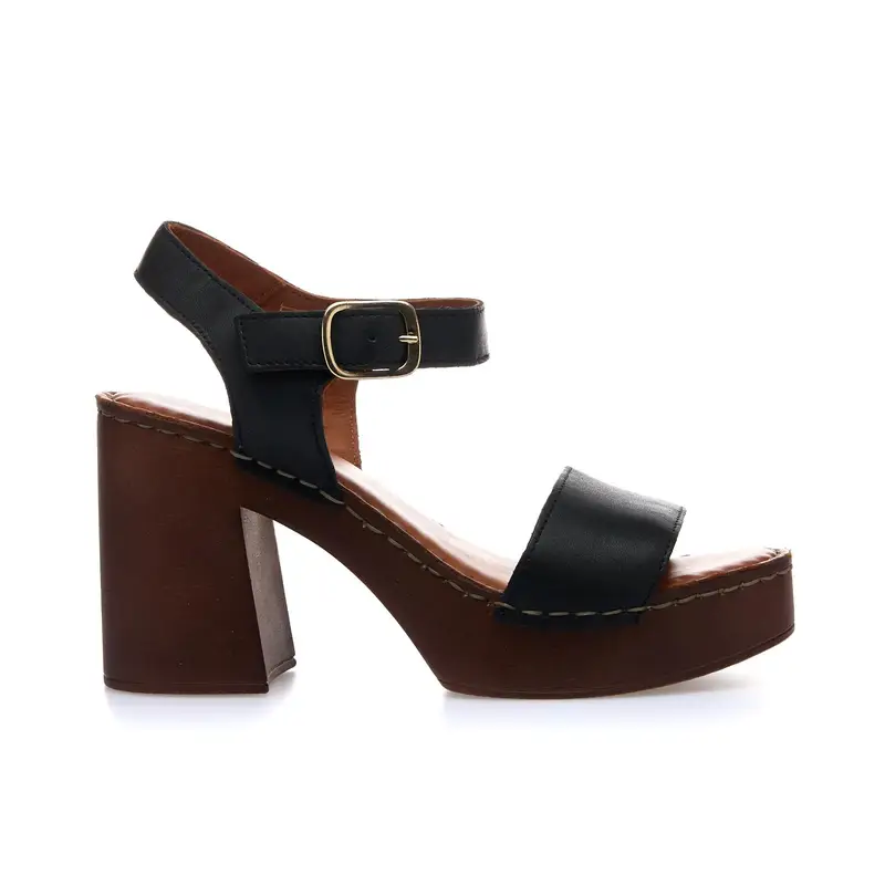 Zoccoli neri in pelle con tacco plateau e cinturino