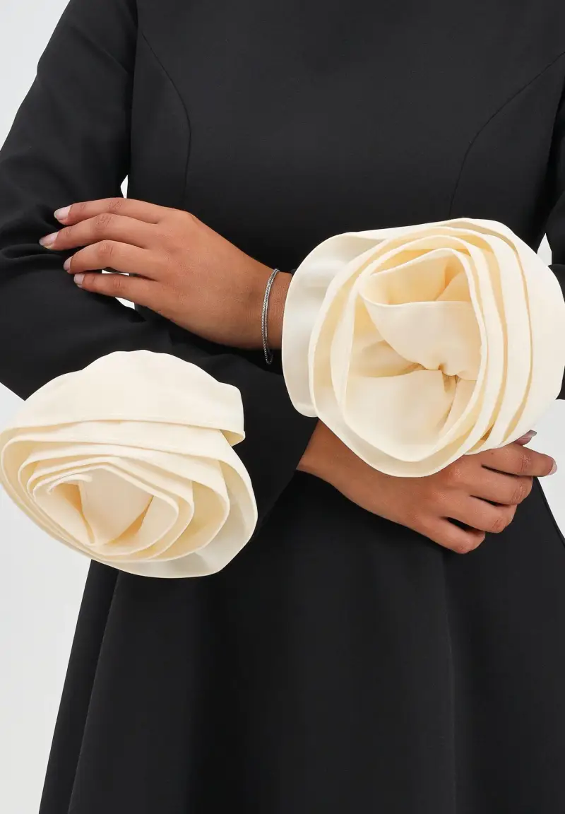 Abito corto Ampezzo nero da donna con applicazioni fiori miniatura 3