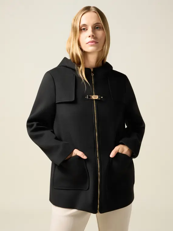 Giubbotto con cappuccio e fibbia Donna