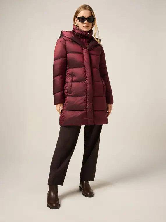 Piumino lungo in nylon con cappuccio Donna, Bordeaux