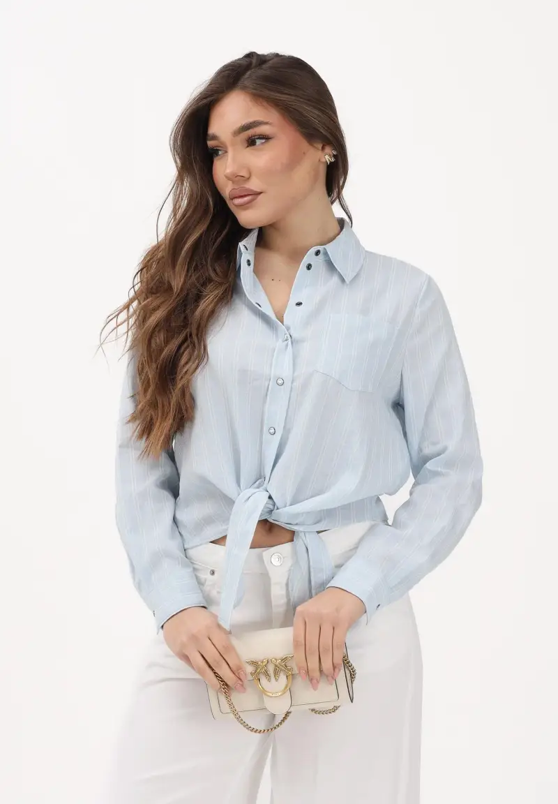 Camicia a manica lunga azzurra da donna con sottili righe e taschino miniatura 2