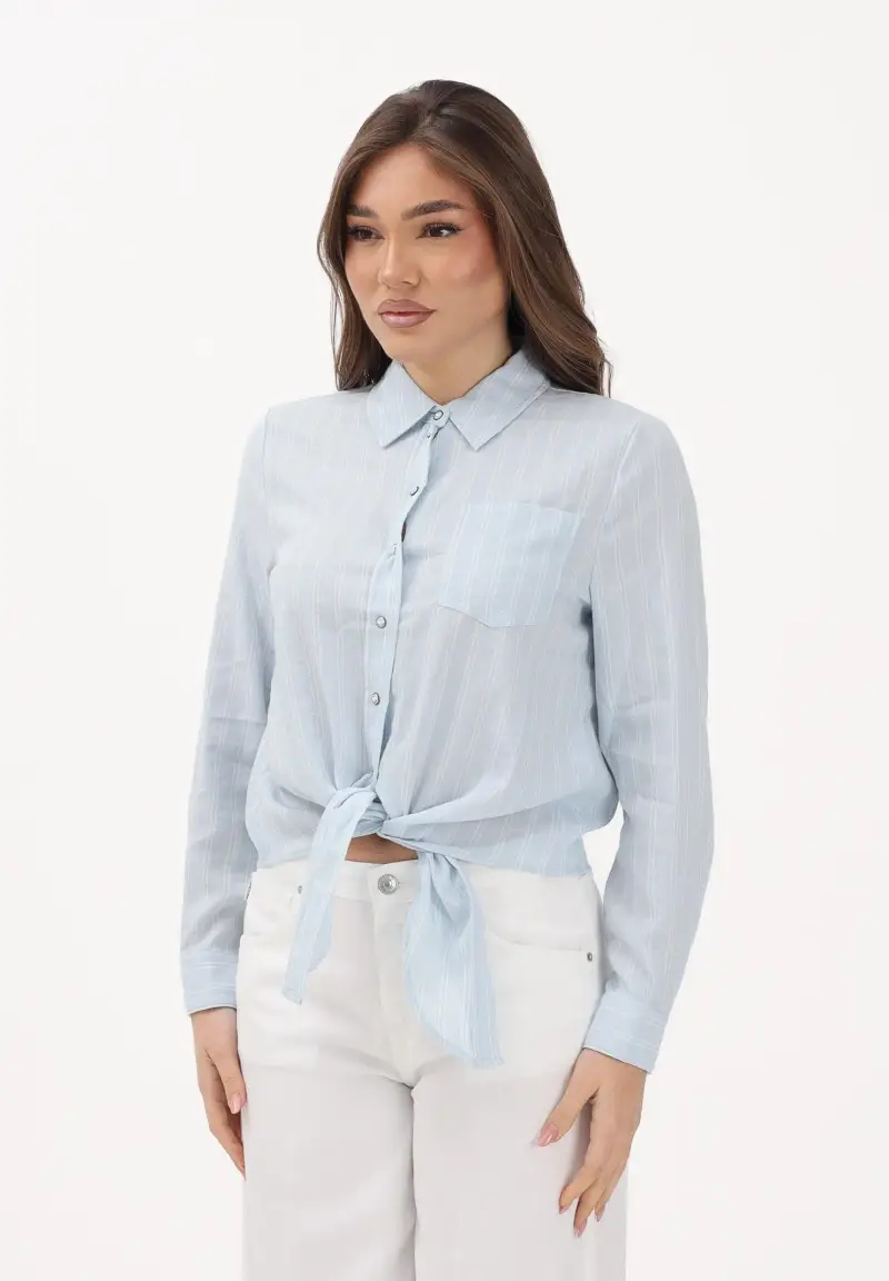 Camicia a manica lunga azzurra da donna con sottili righe e taschino
