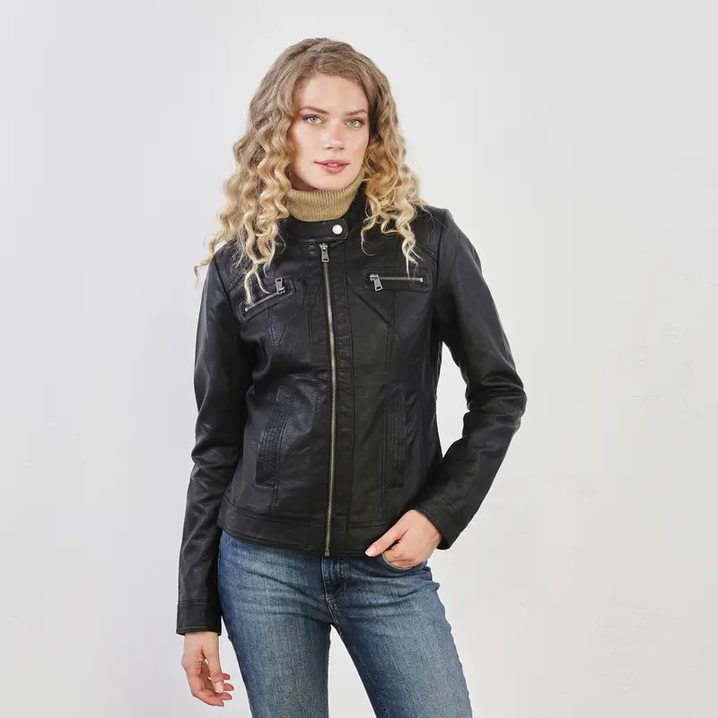 Giacca nera con zip e taschini