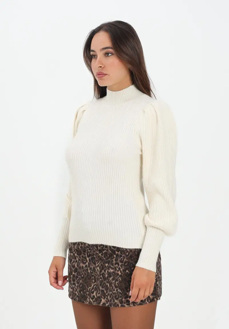 Maglioncino a collo alto panna da donna realizzato in morbida maglia a costine