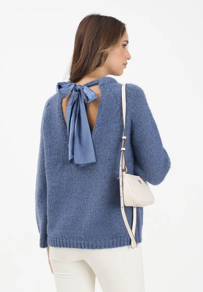 Maglioncino girocollo celeste da donna con fiocco sul retro miniatura 2
