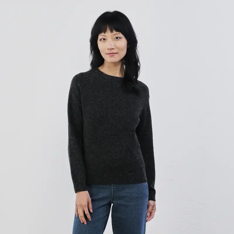 Maglione nero in tinta unita