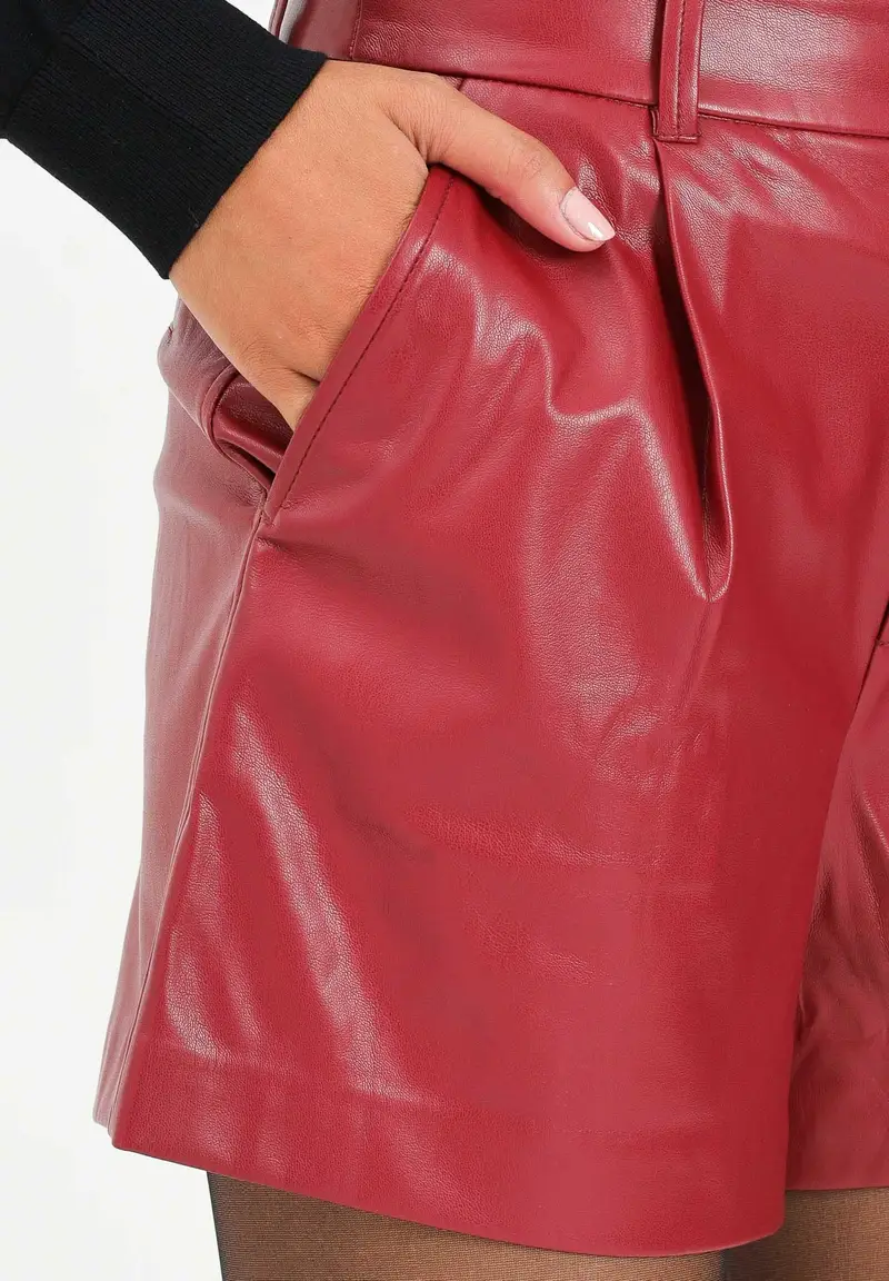 Shorts in ecopelle bordeaux da donna miniatura 3