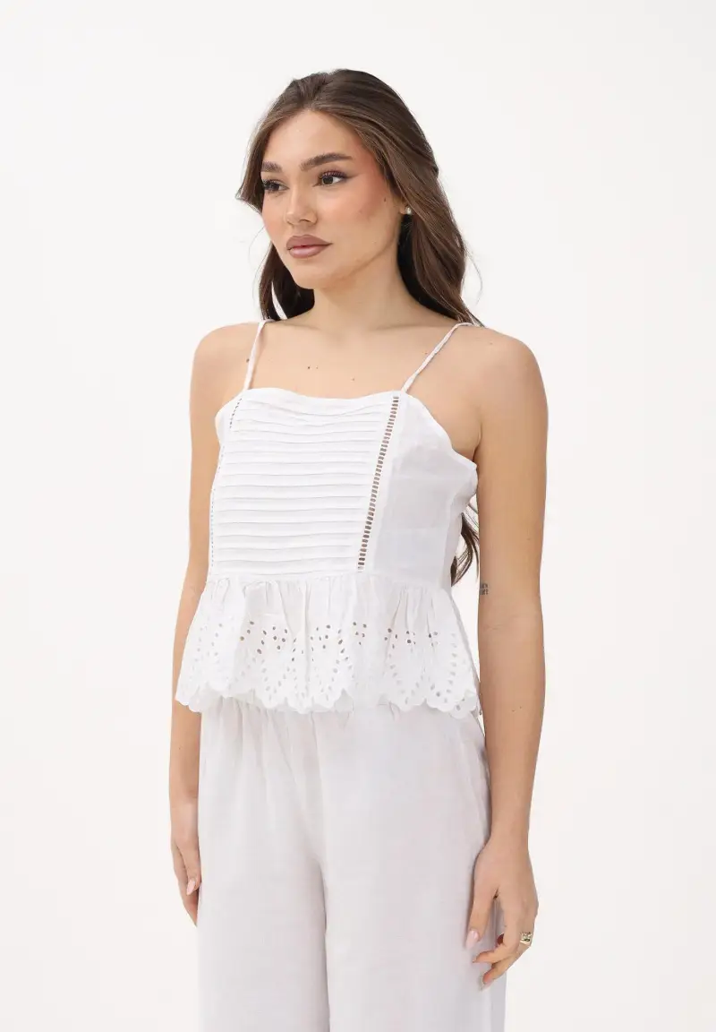 Top bianco da donna con pieghe decorative e ricamo sangallo