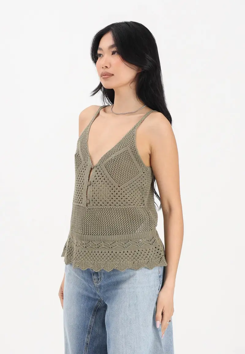 Top verde militare da donna dal gusto boho e femminile