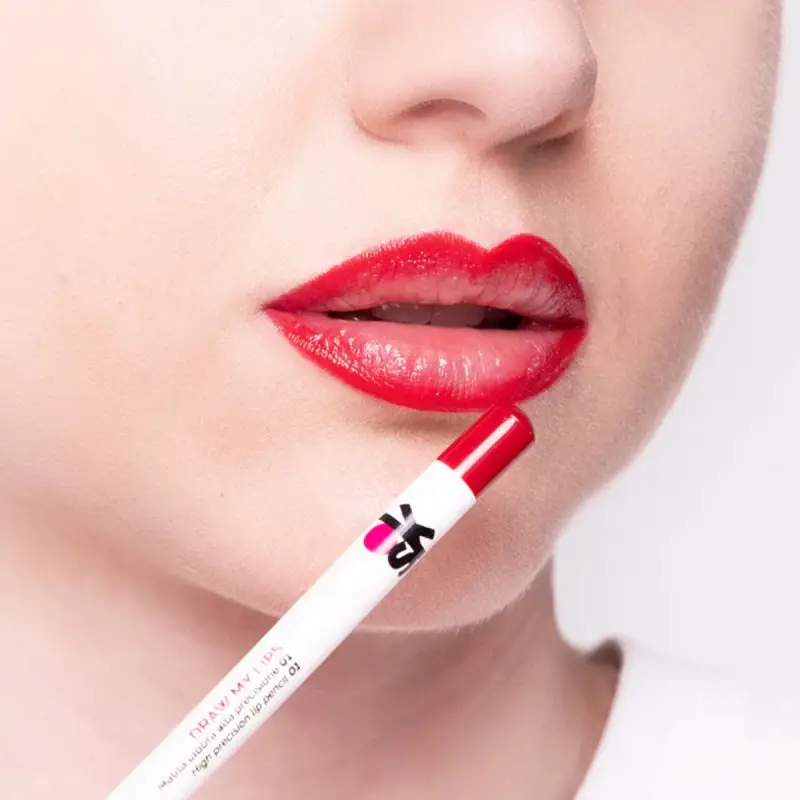 Labbra DRAW MY LIPS 01 rosso Cinica - rosso blu vivido freddo - Matita labbra miniatura 3