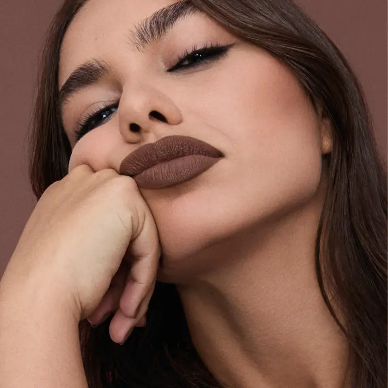 Labbra KISS CODE 02 SPICED BROWN - marrone intenso freddo - Rossetti miniatura 2