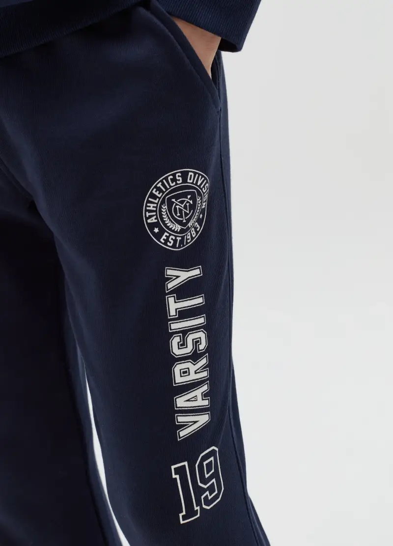 Joggers In Felpa Con Stampa Stemma College, Bambino, Blu miniatura 2