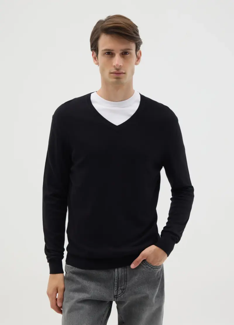 Maglione Nero Con Scollo A V In Misto Viscosa, Uomo, Nero