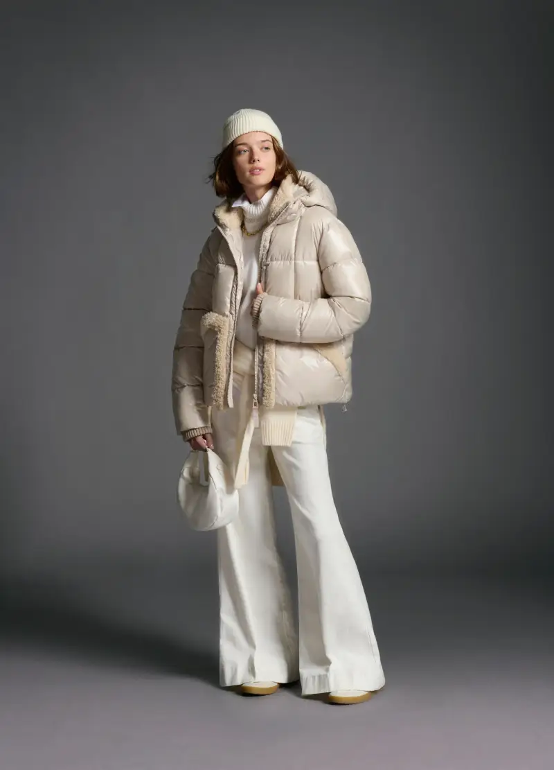 Piumino The Iconic Puffer Beige Chiaro Con Cappuccio E Dettagli Sherpa, Donna, Beige