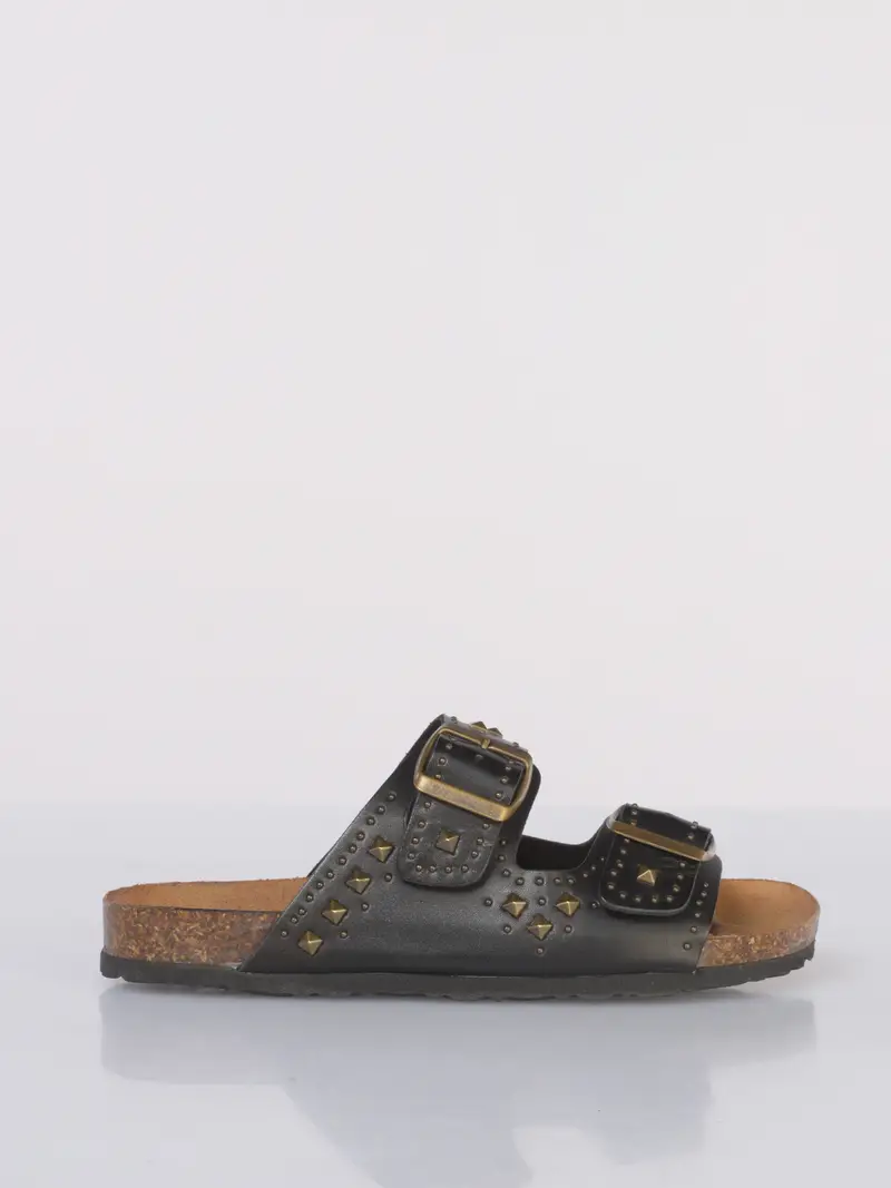 scarpa Bassa da donna Ovye in vera pelle con borchie e doppia fibbia NERO