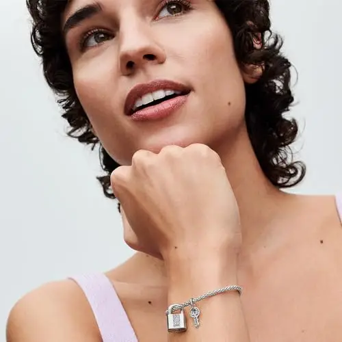 PANDORA Pendente con lucchetto e chiave Moments in argento Sterling con zirconia cubica trasparente miniatura 3
