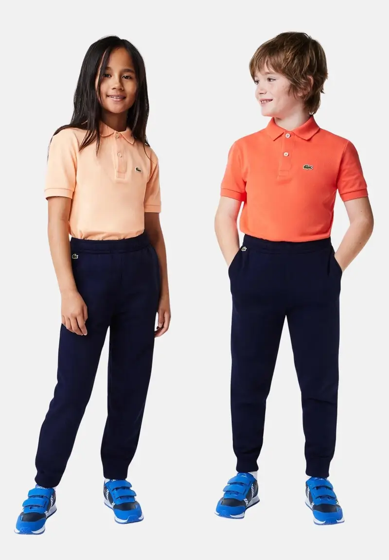 Pantalone sportivo blu per bambino e bambina rifinito da ricamo coccodrillo