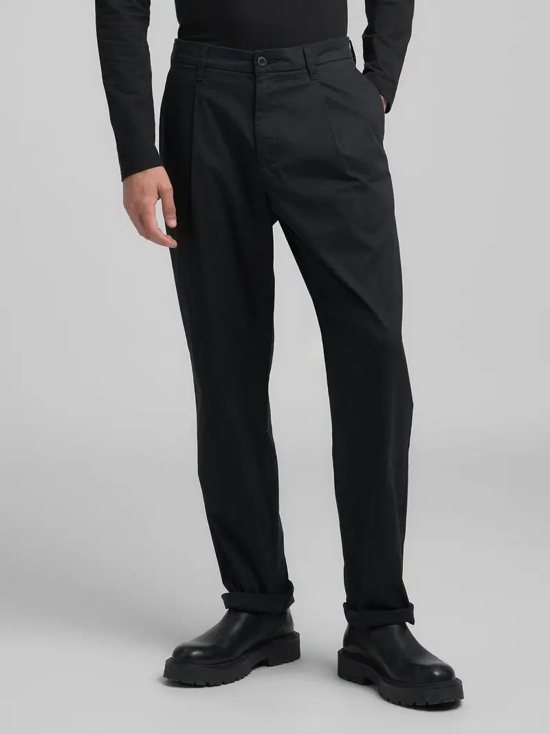 Pantaloni Chino Tapered Fit Con Pinces