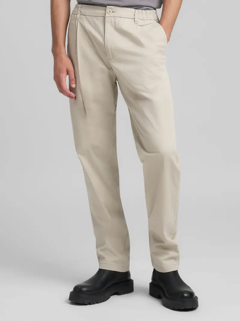 Pantaloni Chino Tapered Fit In Twill