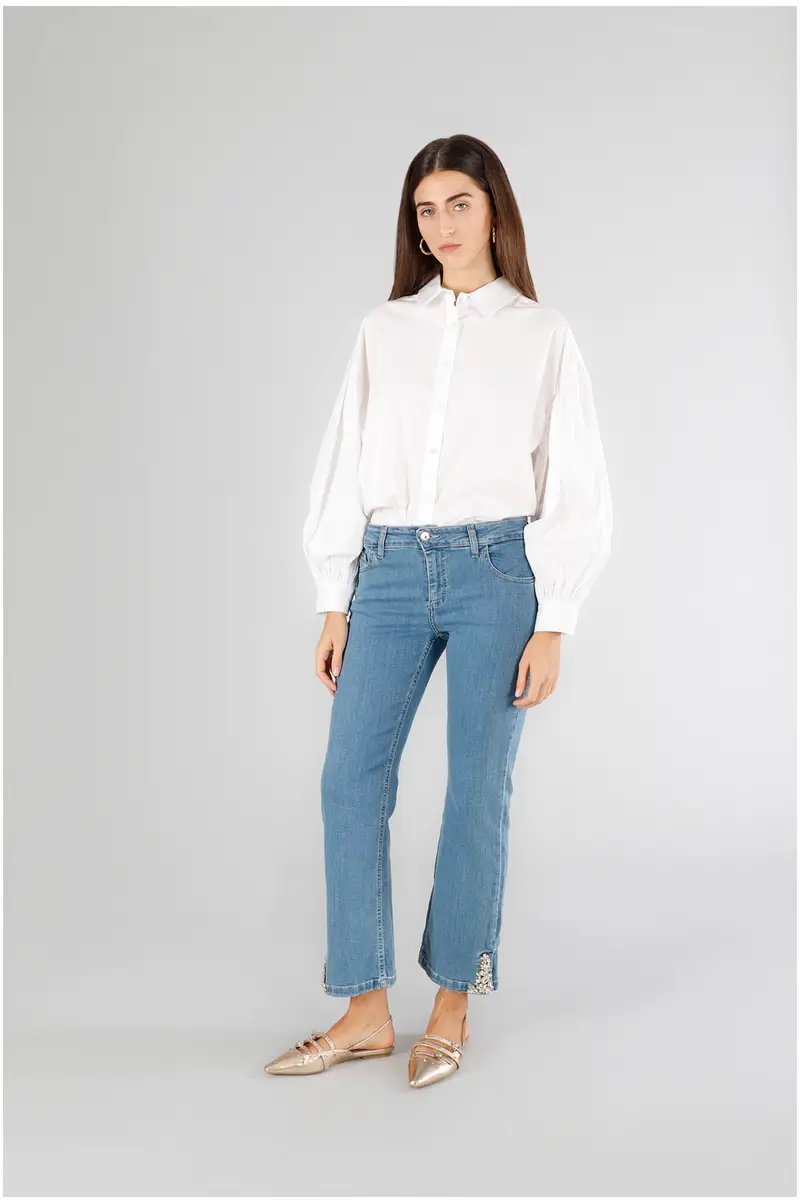 pantaloni cropped flare con ricamo al fondo sky 31