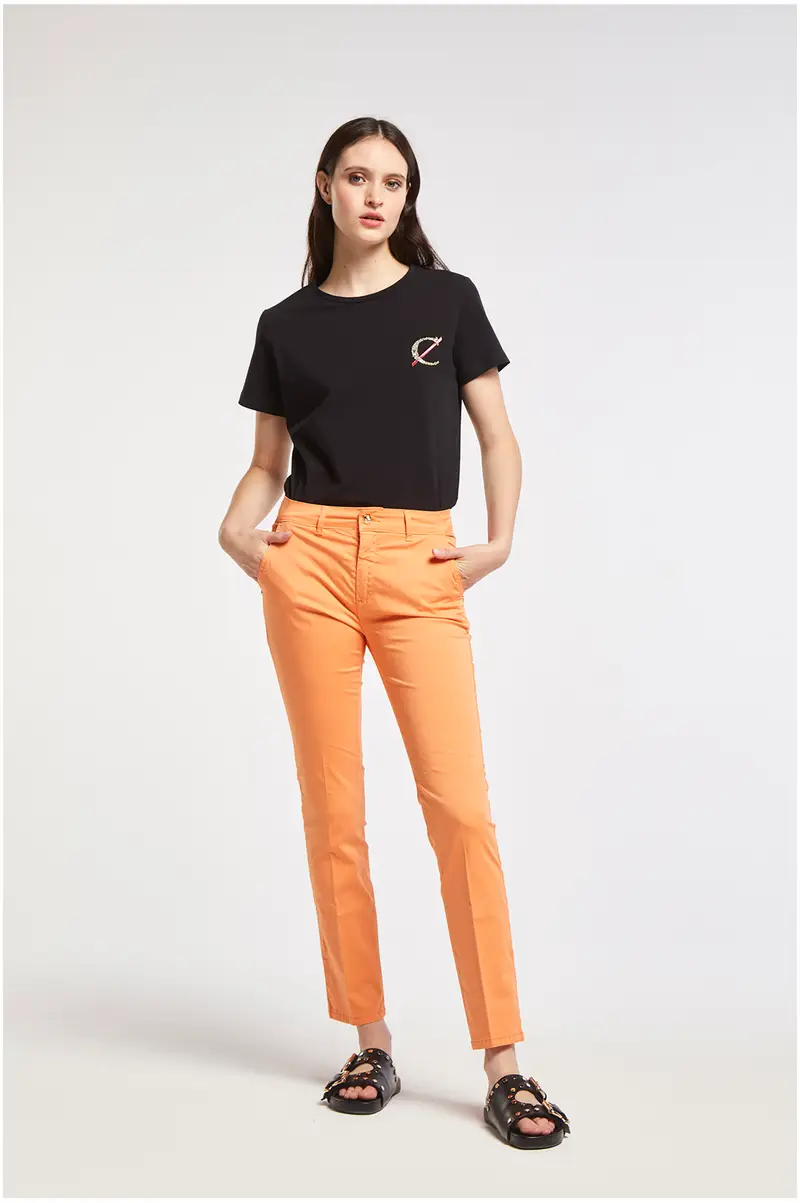 pantaloni slim tinto capo realizzati in tessuto di cotone elasticizzato mango 27