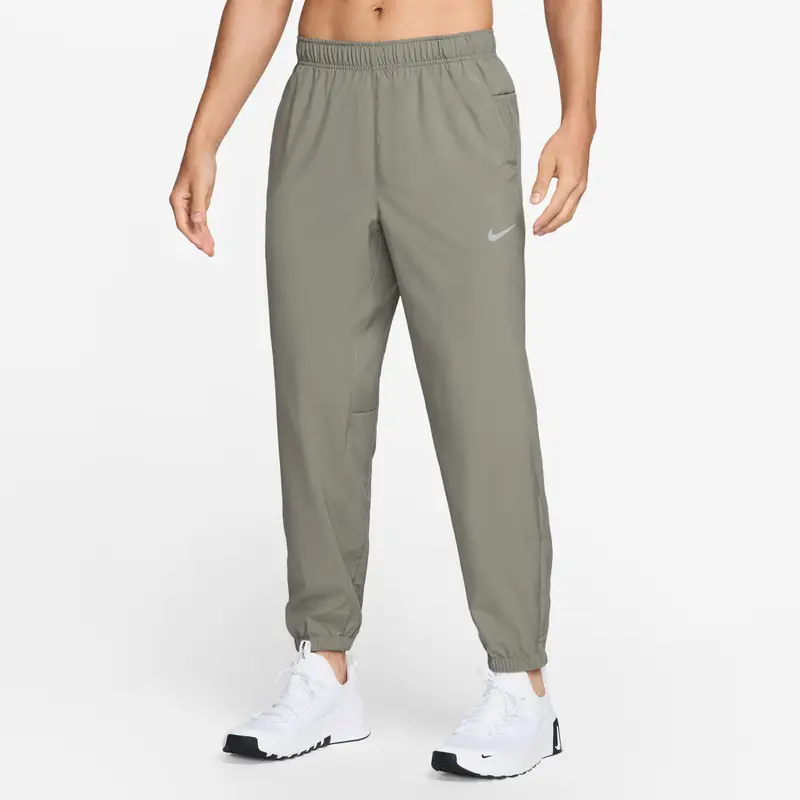 Pantaloni sportivi affusolati Nike Form