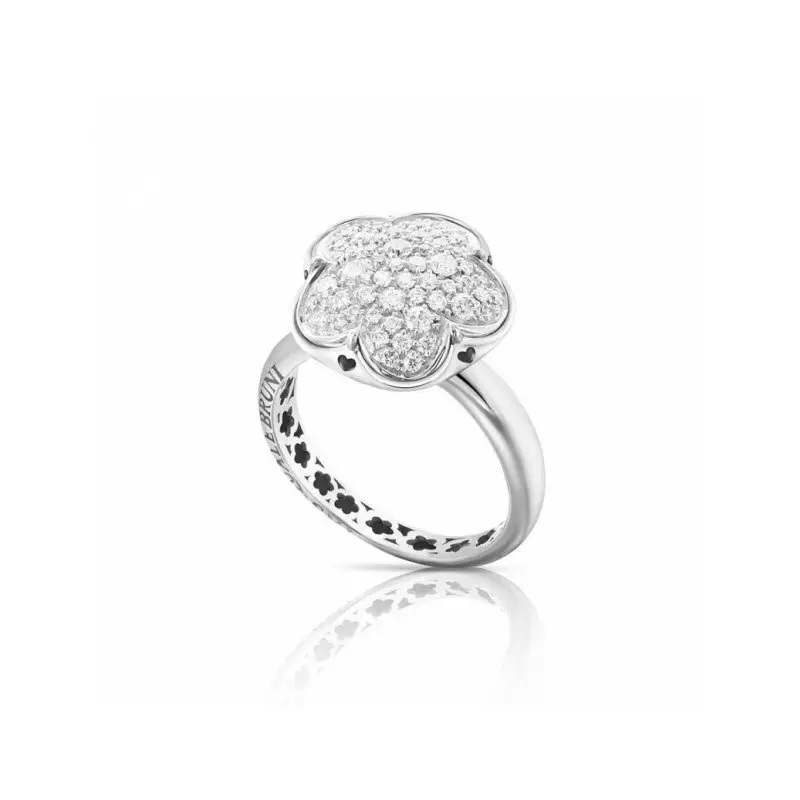 Anello in oro bianco con diamanti