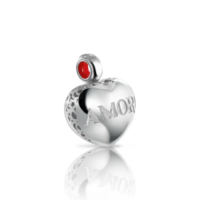 Ciondolo in oro bianco con smalto rosso