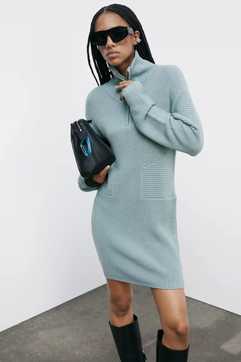 Abito mini "ESSENTIAL" in maglia con zip Verde