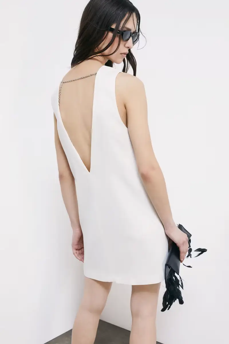 Abito mini in raso stretch con dettaglio gioiello Bianco